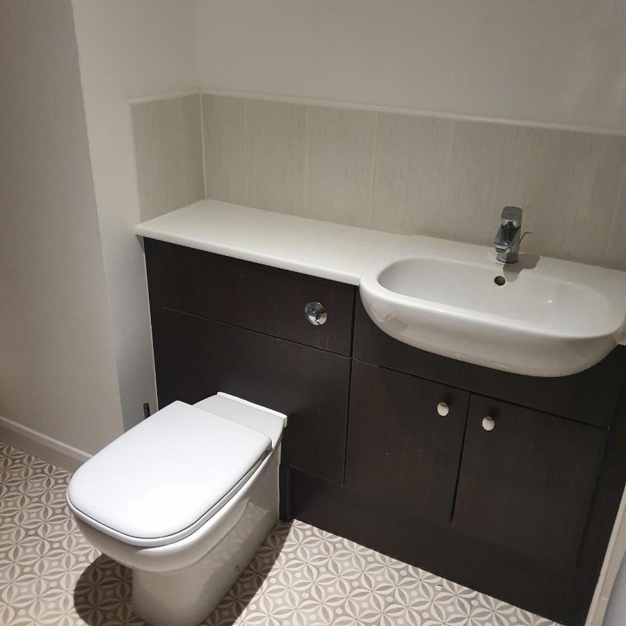 2-Bedroom Back Hilton Area Apartment - Ground Floor, Aberdeen City Center 外观 照片