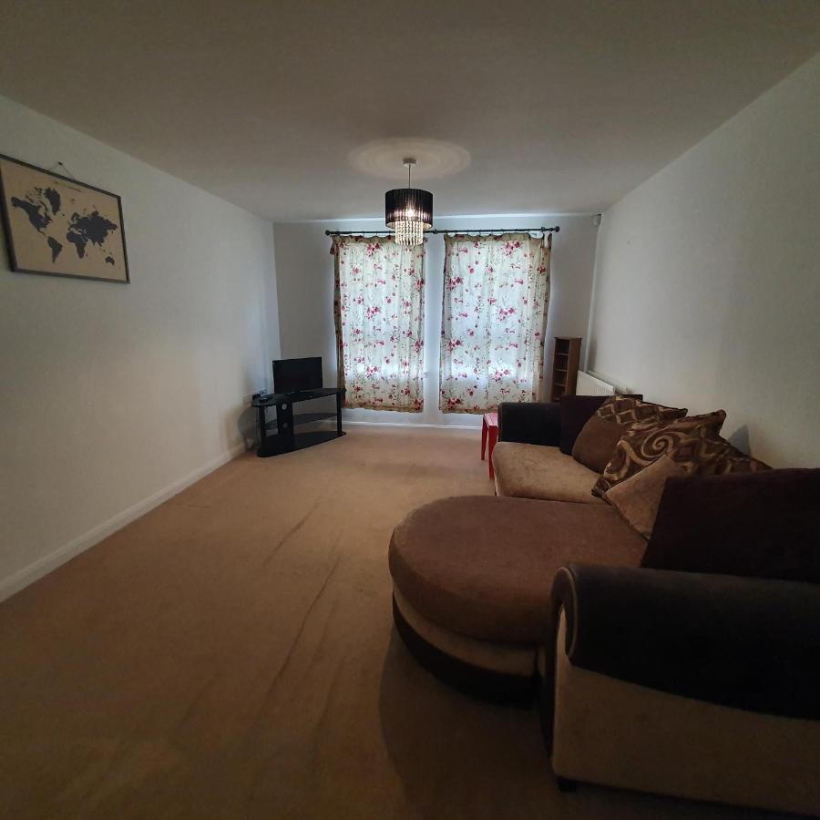 2-Bedroom Back Hilton Area Apartment - Ground Floor, Aberdeen City Center 外观 照片