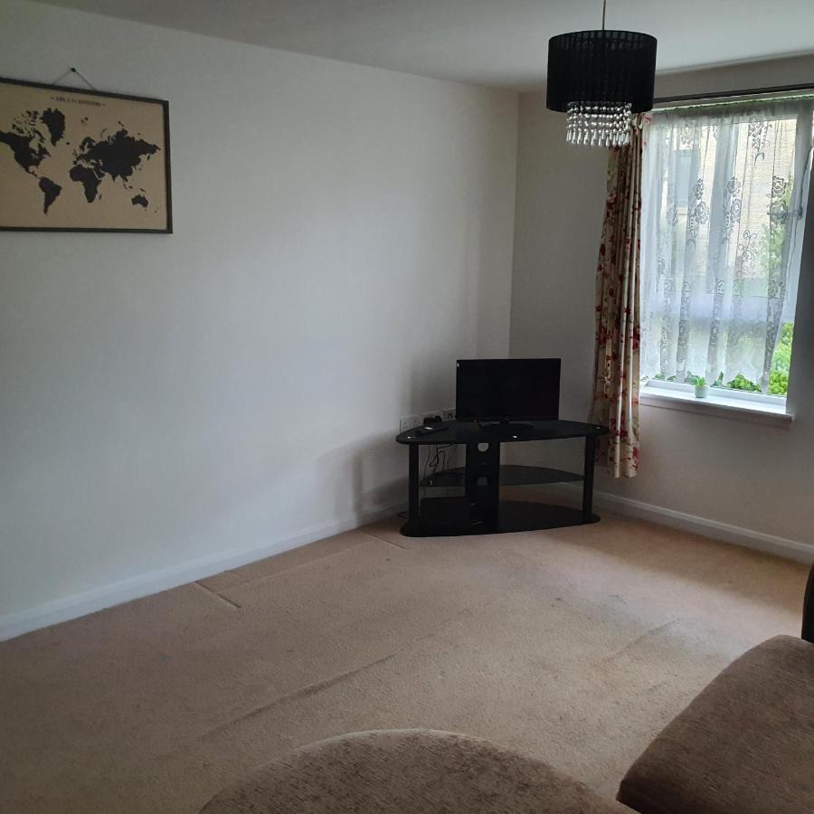2-Bedroom Back Hilton Area Apartment - Ground Floor, Aberdeen City Center 外观 照片